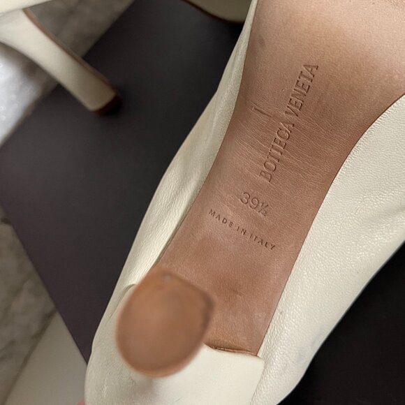 Bottega Veneta Beige Lambskin Leather ‘BV Bold’ Mule Heels - Picture 12 of 14